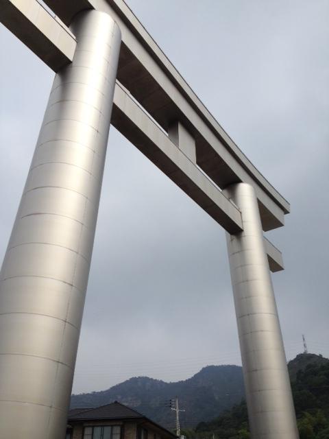 チタン製の鳥居です。